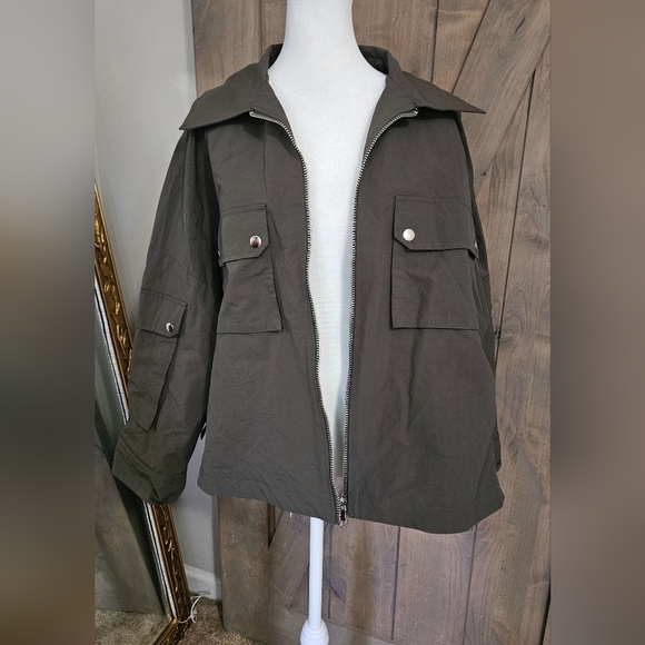 BY.DYLN Zach Utility Nylon Jacket in Coal/olive green. Size Small - Picture 9 of 16